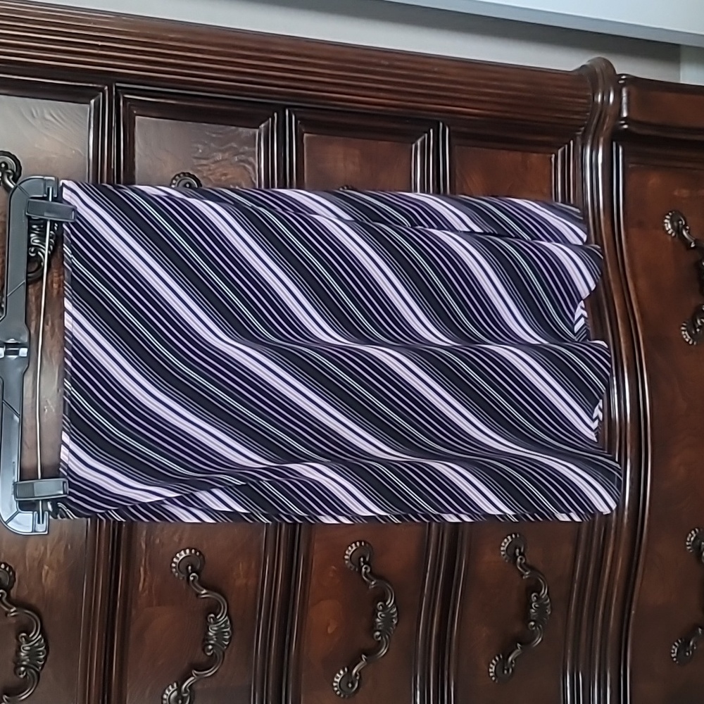 NY&C womens skirt,  size XL stretch, side slits